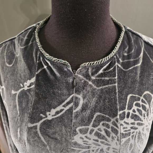 Jasmine Rose Velvet Zip-up Robe - Picture 4 of 9